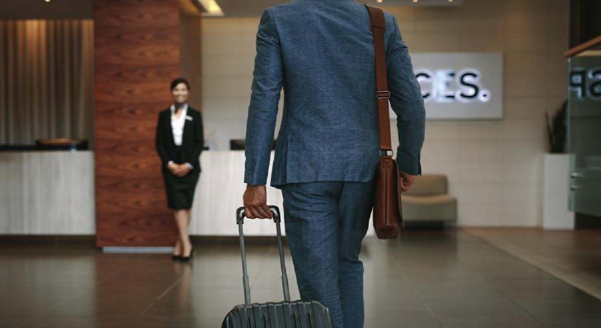 1200-x-655-Un-hombre-durante-un-viaje-iStock.jpg