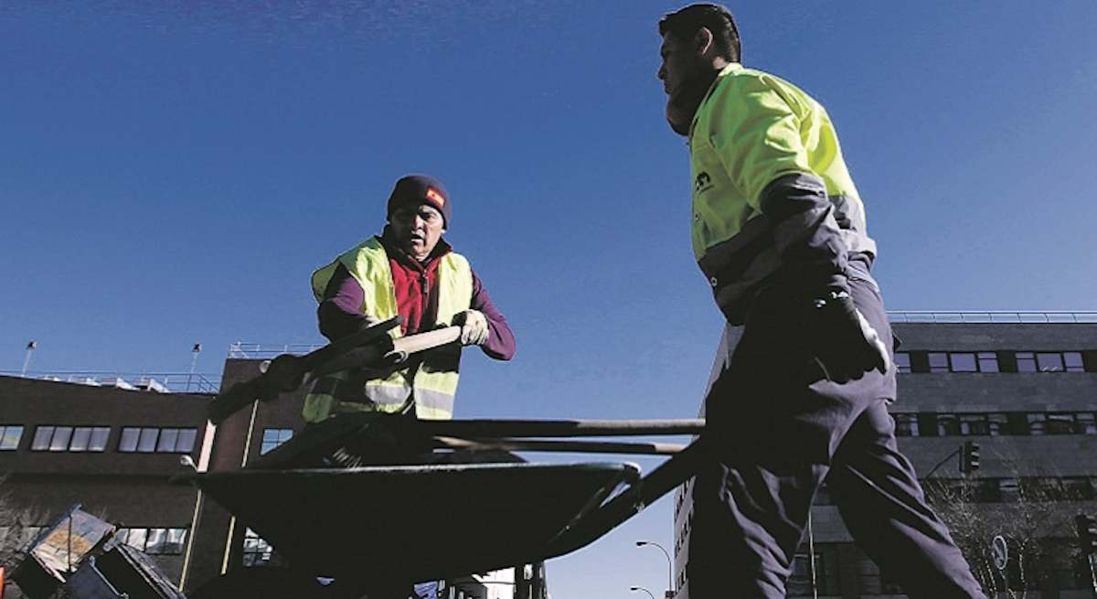 1200-x-655-Trabajadores-en-una-obra-Reutrers.jpg