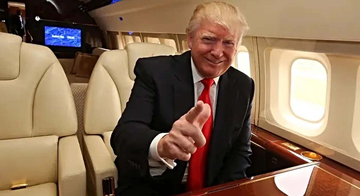 Donald Trump en un avión