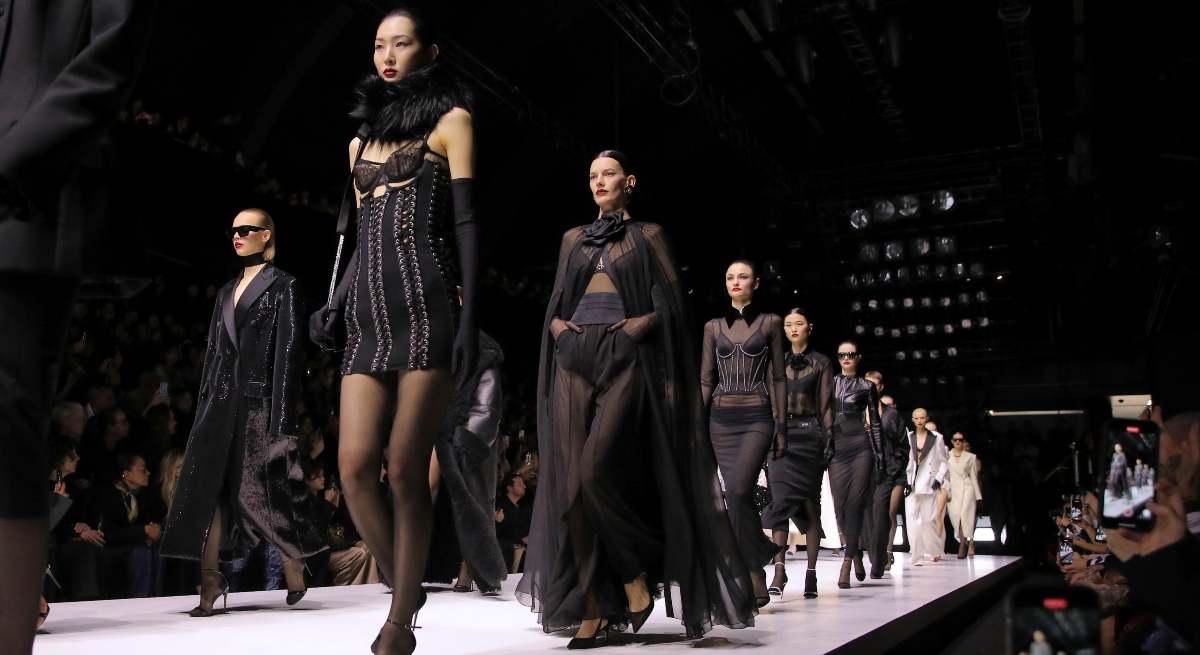 DG_WFashionShow_FW2324_F03-1.jpg