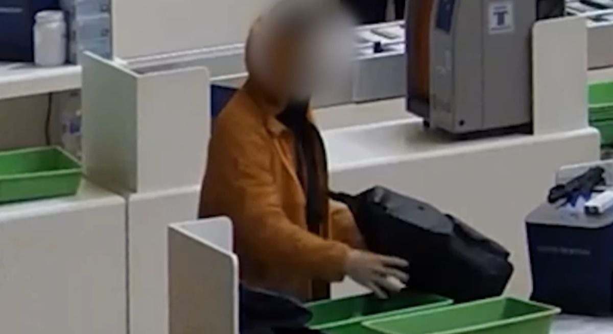 30 detenidos y 56 investigados en una operación contra los descuideros del en el aeropuerto de Barajas.