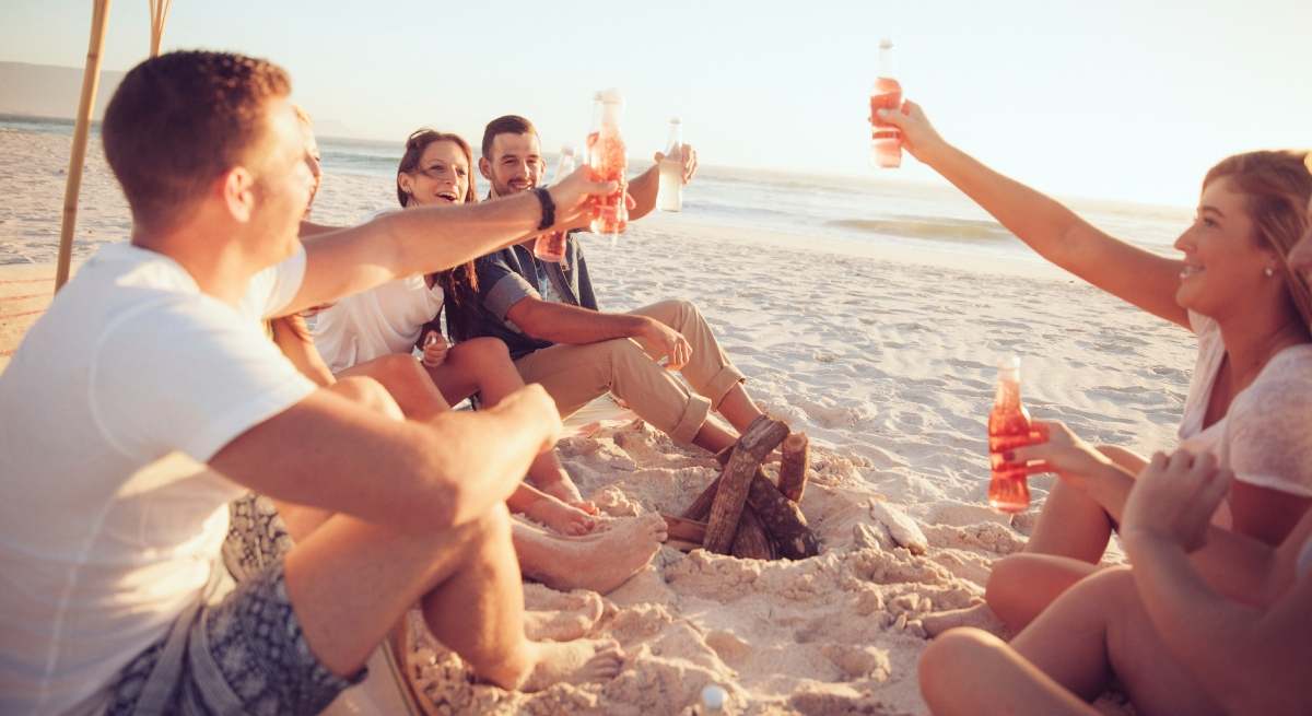 vacaciones-amigos-playa.jpg