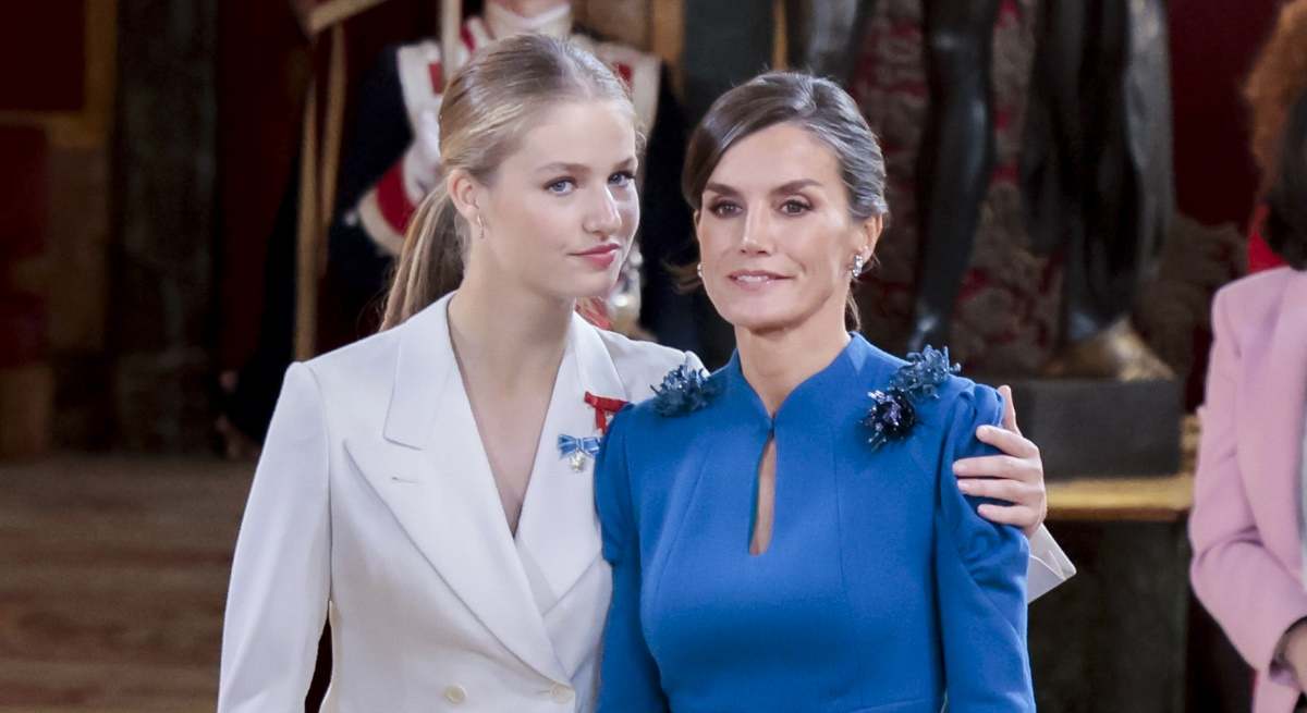 Leonor arropa a Letizia