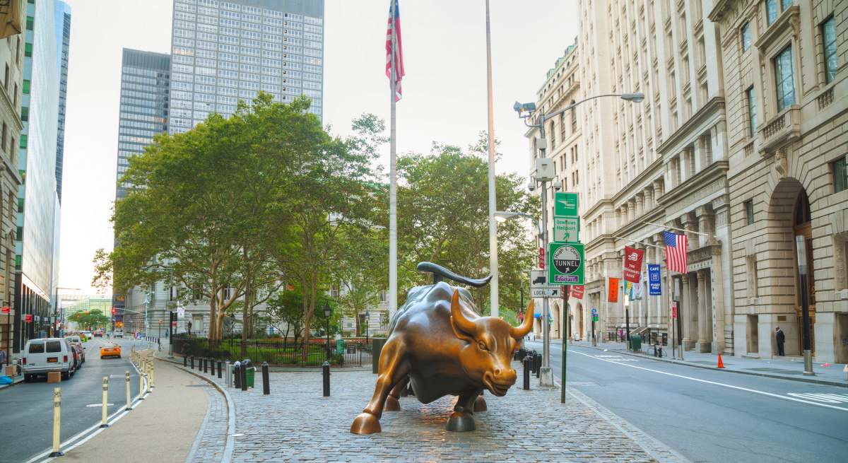 wall-Street-toro-iStock.jpg