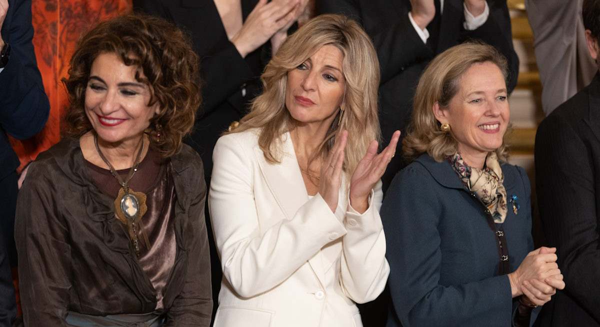 la vicepresidenta cuarta y ministra de Hacienda, María Jesús Montero, la vicepresidenta segunda del Gobierno y ministra de Trabajo, Yolanda DíazLa vicepresidenta primera y ministra de Economía, Comercio y Empresa, Nadia Calviño
