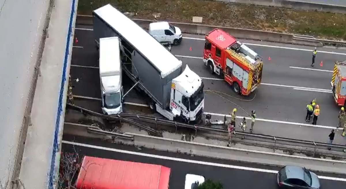 Cortada la AP-7. / Foto: Trànsit.