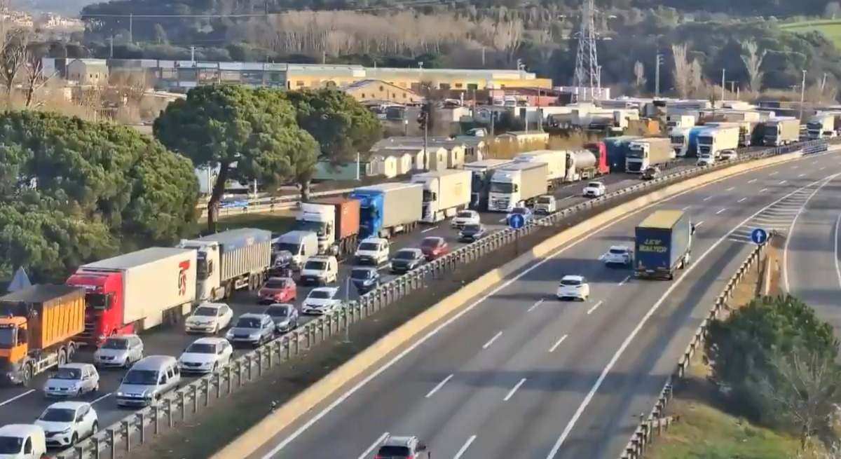 Accidente múltiple en la AP-7. / Foto: Trànsit.