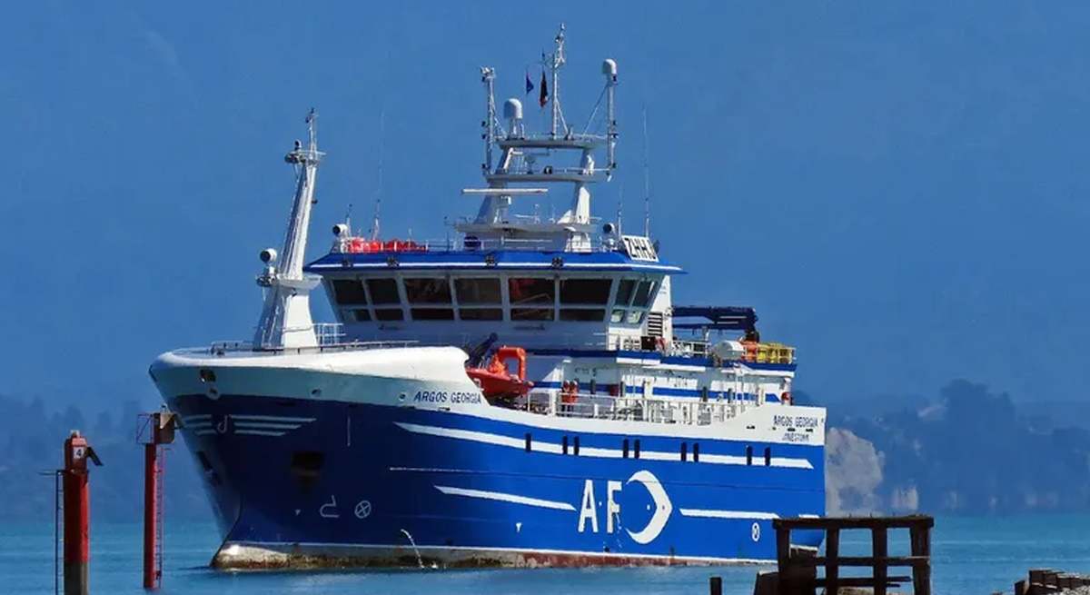 Los tripulantes del palangrero 'Argos Georgia', que en las últimas horas solicitaba ayuda a 170 millas al este de Stanley, en las Islas Malvinas.