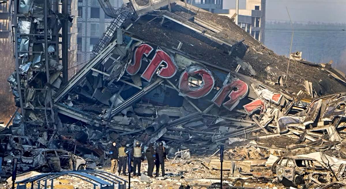 Un centro comercial de Kiev destrozado