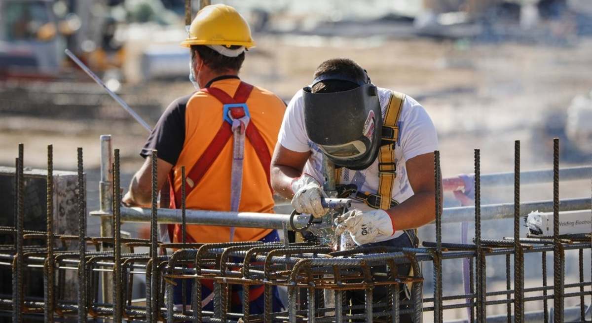 Dos trabajadores / Europa Press