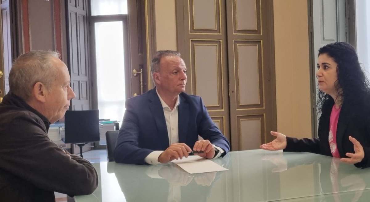 Salvador navarro en una reunión con los sindicatos UGT y CCOO en Valencia.