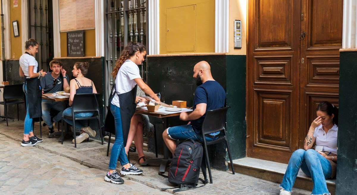 camareras-terraza-istock.jpg