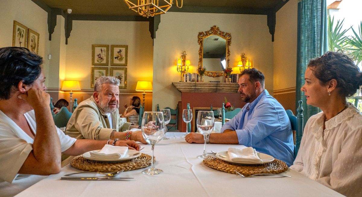 Alberto Chicote con los hosteleros cordobeses de 'Batalla de restaurantes'