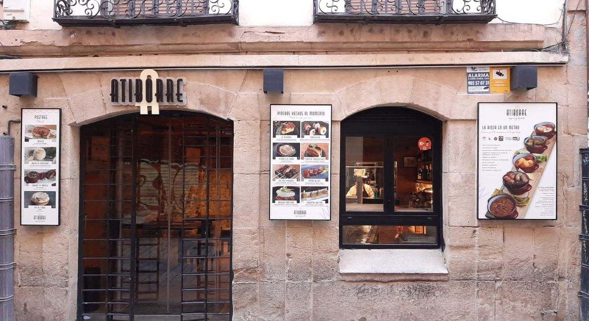La fachada del local atiborre