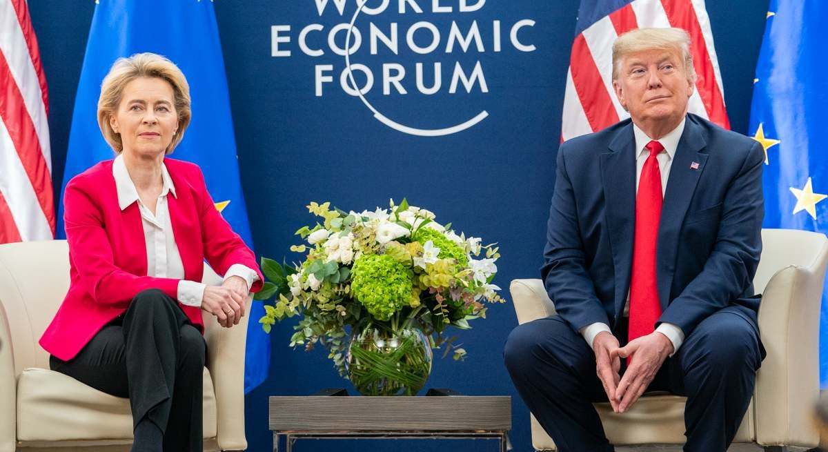 La presidenta de la Comisión Europea, Ursula von der Leyen, junto al presidente de Estados Unidos, Donald Trump. Europa Press.