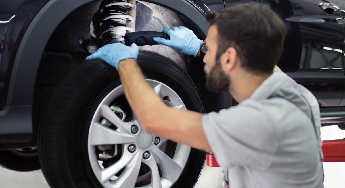 amortiguador-coche-taller-iStock-846742860.jpg