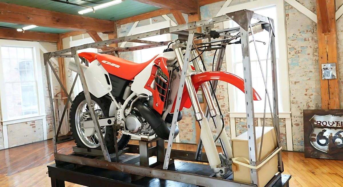 Honda CR 500 guardada en su caja original durante 25 años