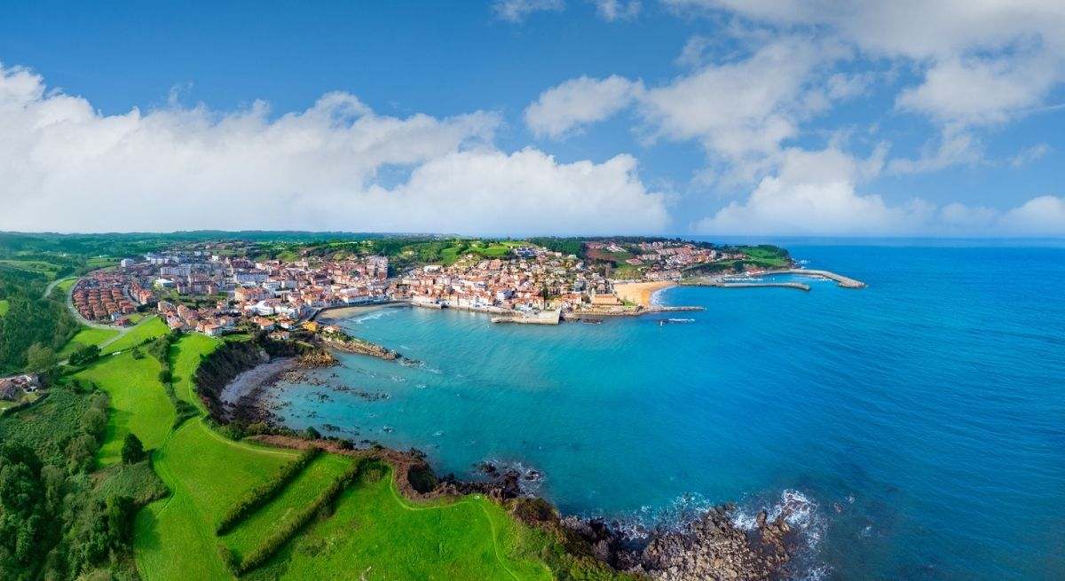 En esta zona de la Costa Verde hay hermosas playas, entre templos, dunas y un mar auténtico