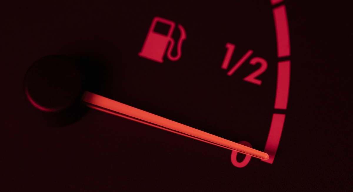 coche sin gasolina multa