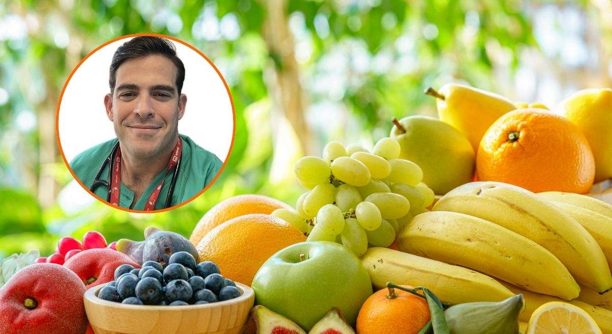 Aurelio Rojas, cardiólogo, junto con varias frutas