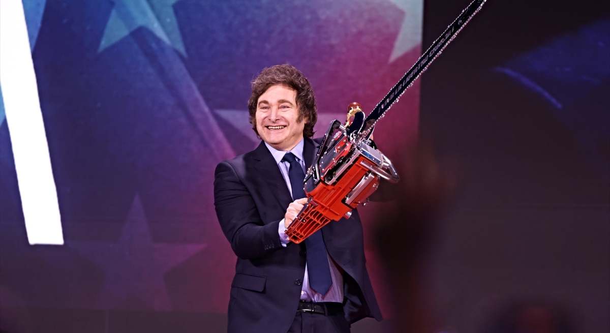 Javier Milei con una motosierra / EP