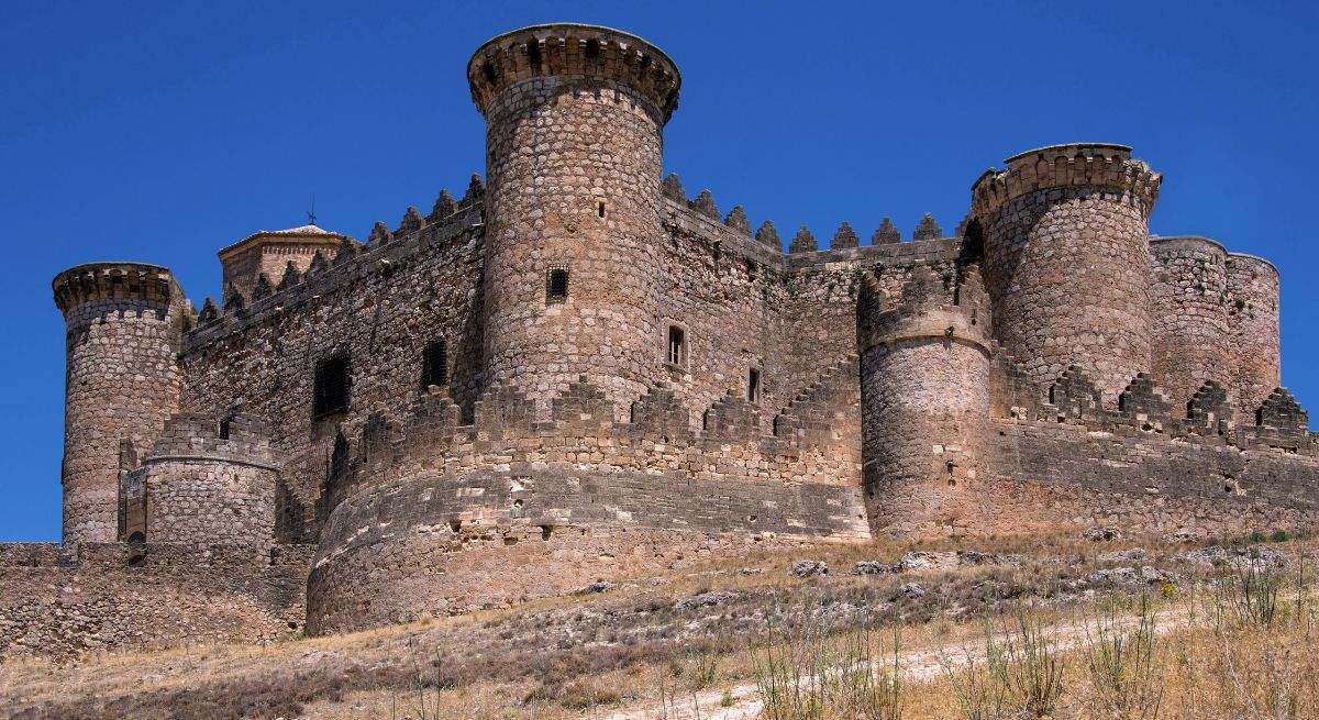 Castillo de piedra del siglo XV