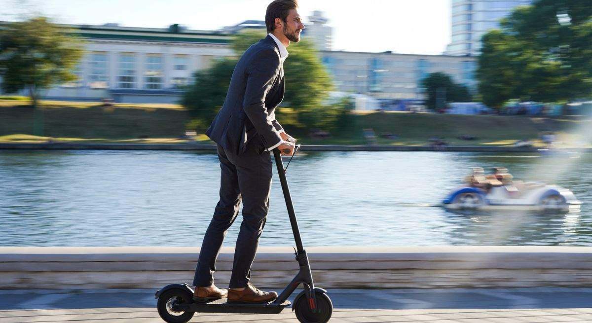 Estas son las claves de la nueva normativa que hoy entra en vigor para conducirlo legalmente el patinete eléctrico