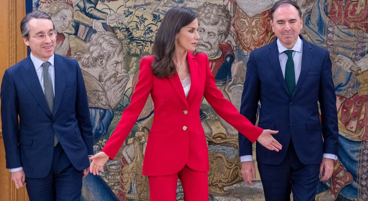 letizia-look-rojo-traje-pantalon-1200.jpg