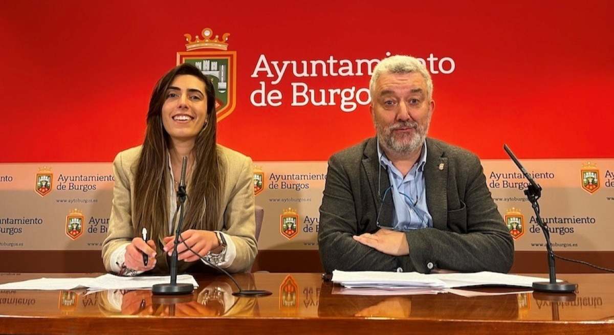 Andrea Ballesteros, portavoz del Ayto de Burgos, con el el concejal de Medio Ambiente, Carlos Niño