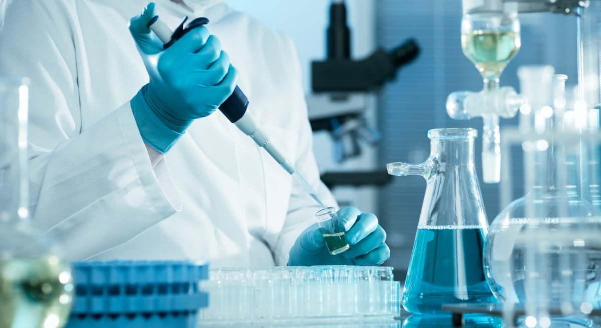 laboratorio-instrumentos-farmacia-biotecologia-istock.jpg