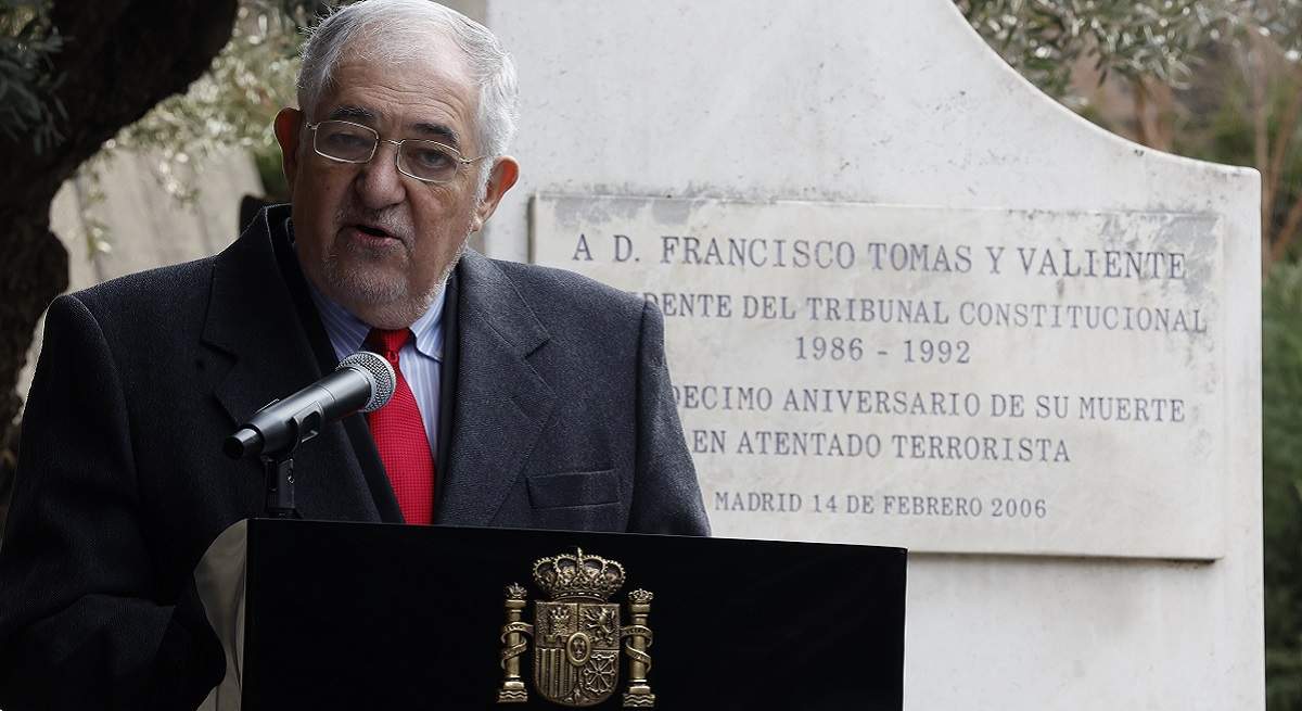 1200-x-655-Candido-Conde-Pumpio-presidente-del-TC-en-homenaje-a-Francisco-Tomas-y-Valiente-EFE.jpg