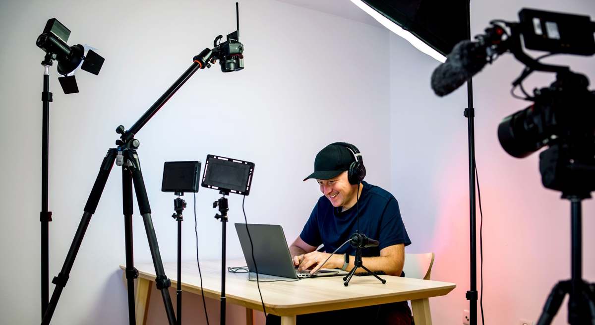 youtube-alamy.jpg