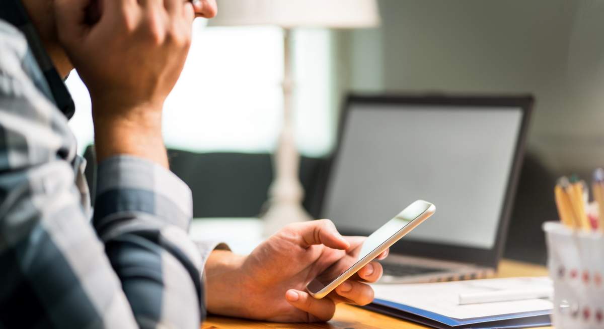 movil-trabajo-dreamstime.jpg