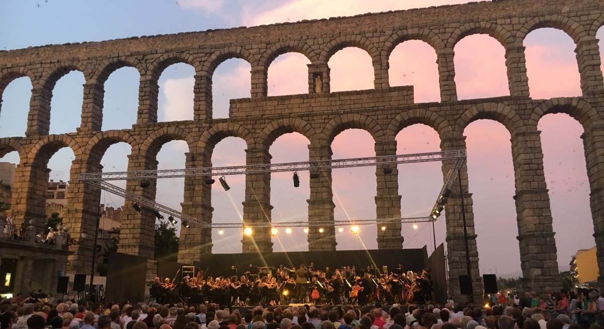 Concierto junto al Acueducto de Segovia