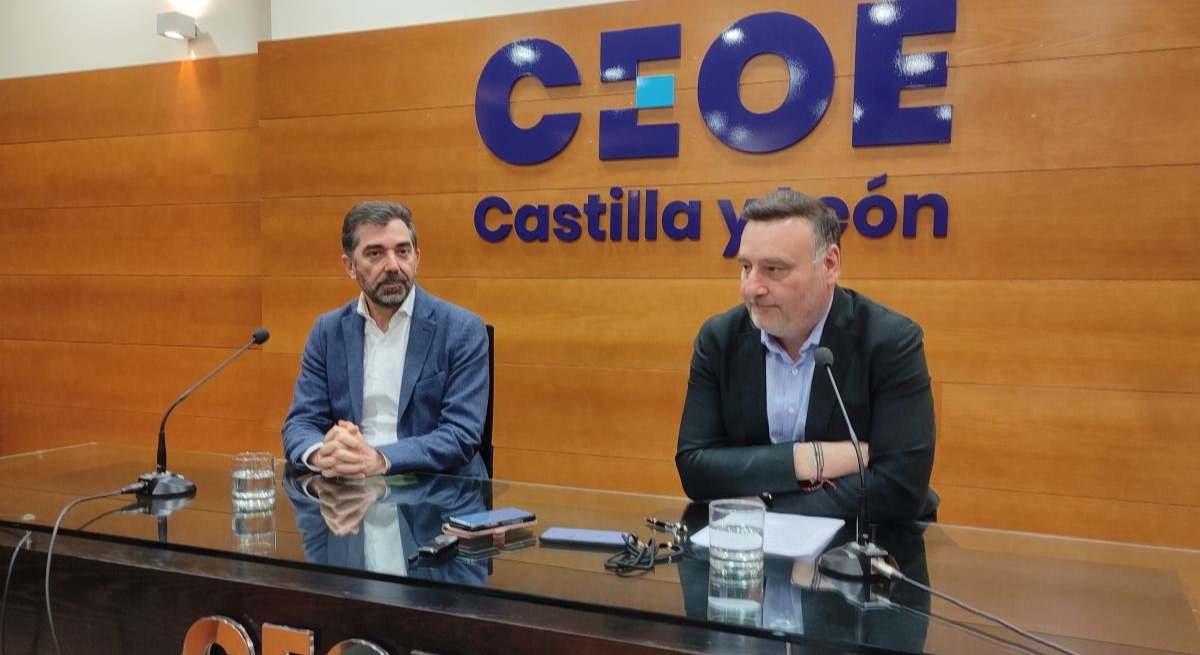 El presidente de Feclav, Jerónimo Fernández, junto al vicepresidente primero de la CEAV, José Manuel Lastra