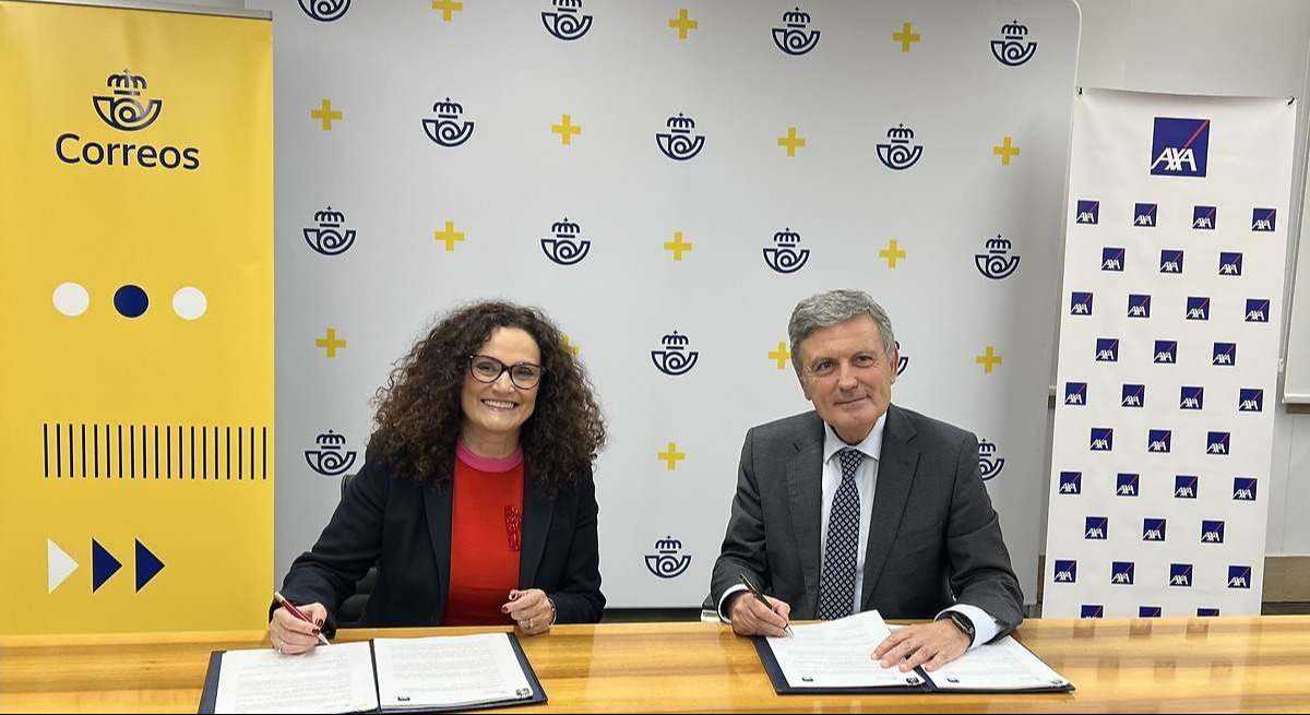 La Ceo de AXA España, Olga Sánchez, y el presidente de Correos, Pedro Saura