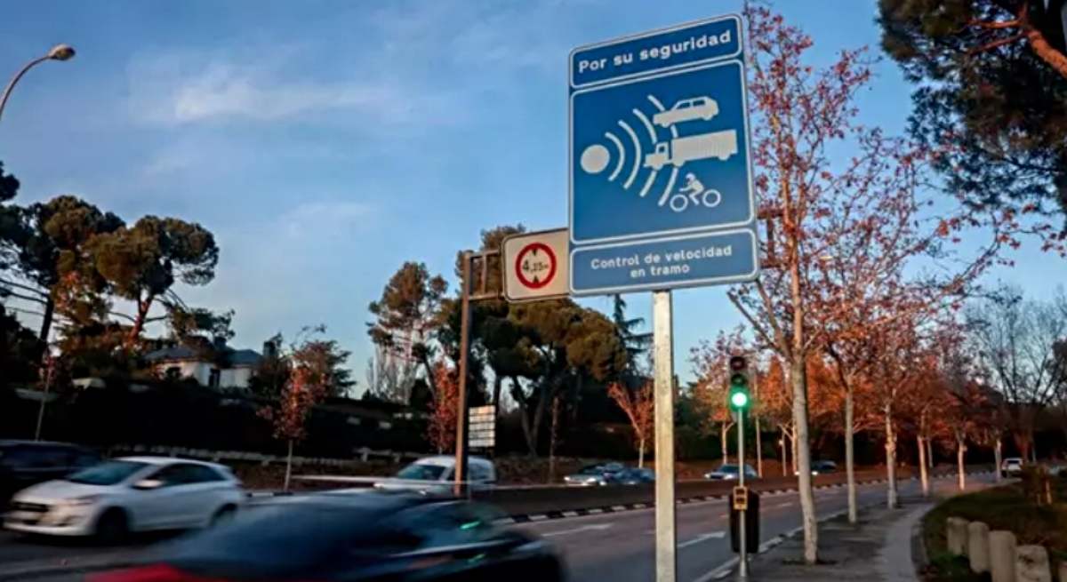 Una señal advierte de la presencia de un radar / EP