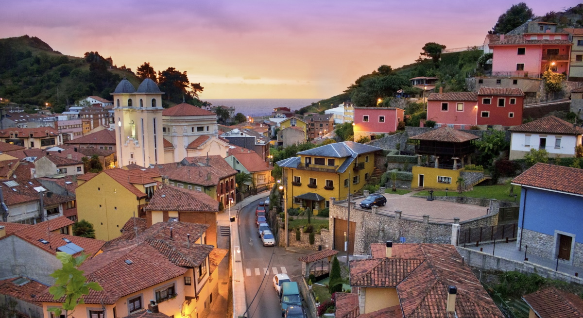 vivienda-pueblo-asturias-dreamstime.jpg