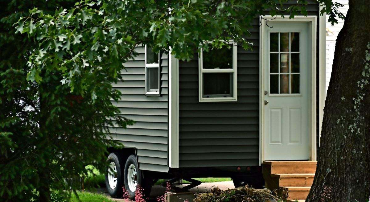 tiny-house-rustico-dreamstime.jpg