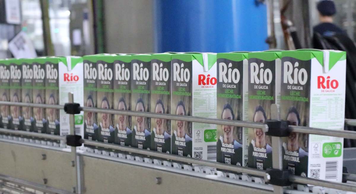 Línea de producción de Leche Río.
