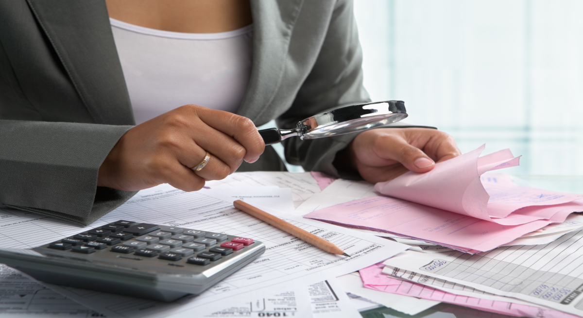 1200-x-655-Revision-de-documentacion-Istock.jpg