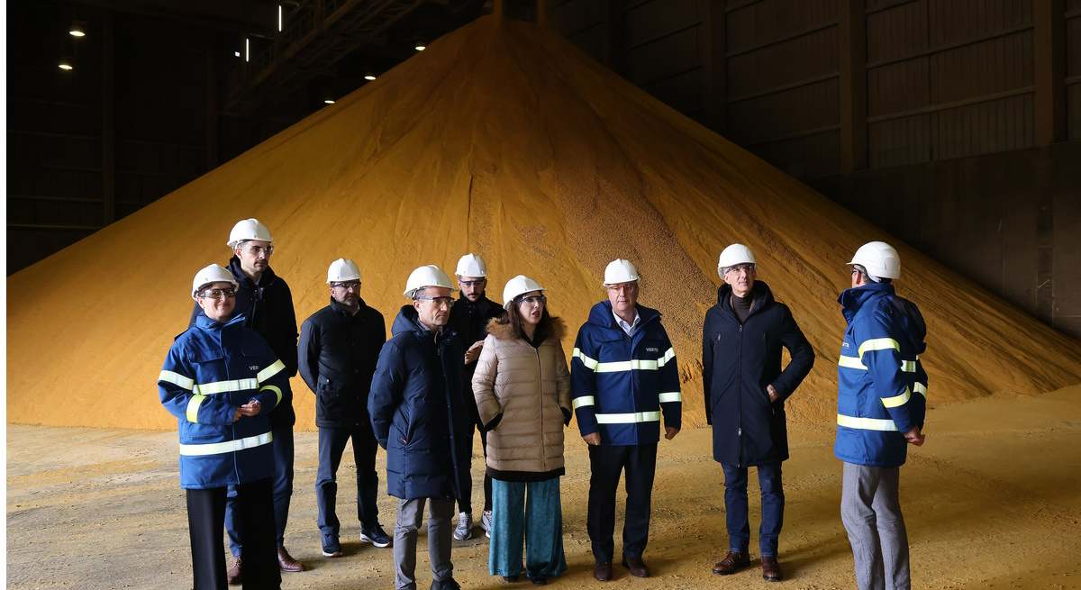 La conselleira de Economía, Maria Jesús Lorenzana, en su visita a la planta Vertex.