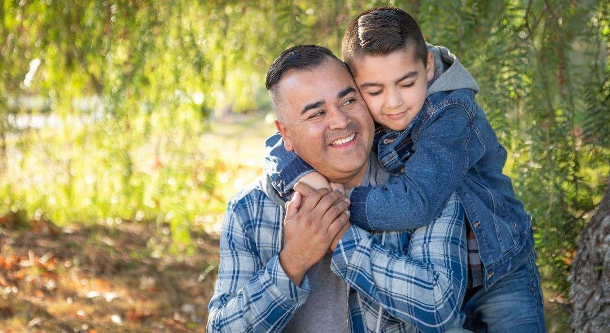 Un padre con su hijo