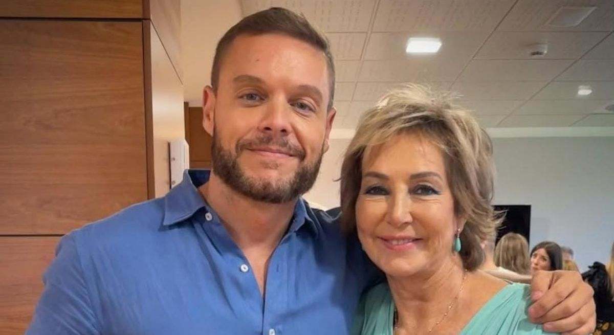 Quién es Jano Mecha, el copresentadora de Ana Rosa en las mañanas de Telecinco: