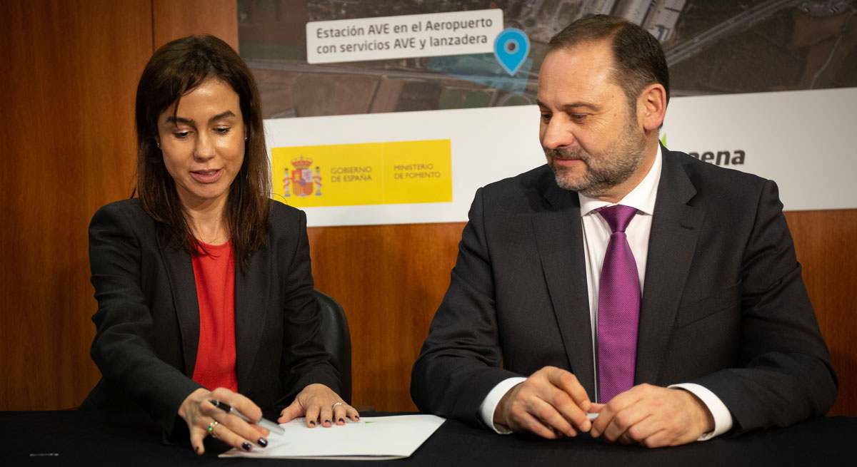 Isabel Pardo de Vera junto al exministro Ábalos