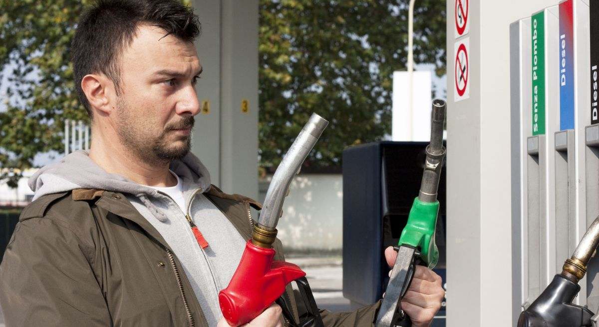 salario-medio-compra-gasolina-dreamstime.jpg