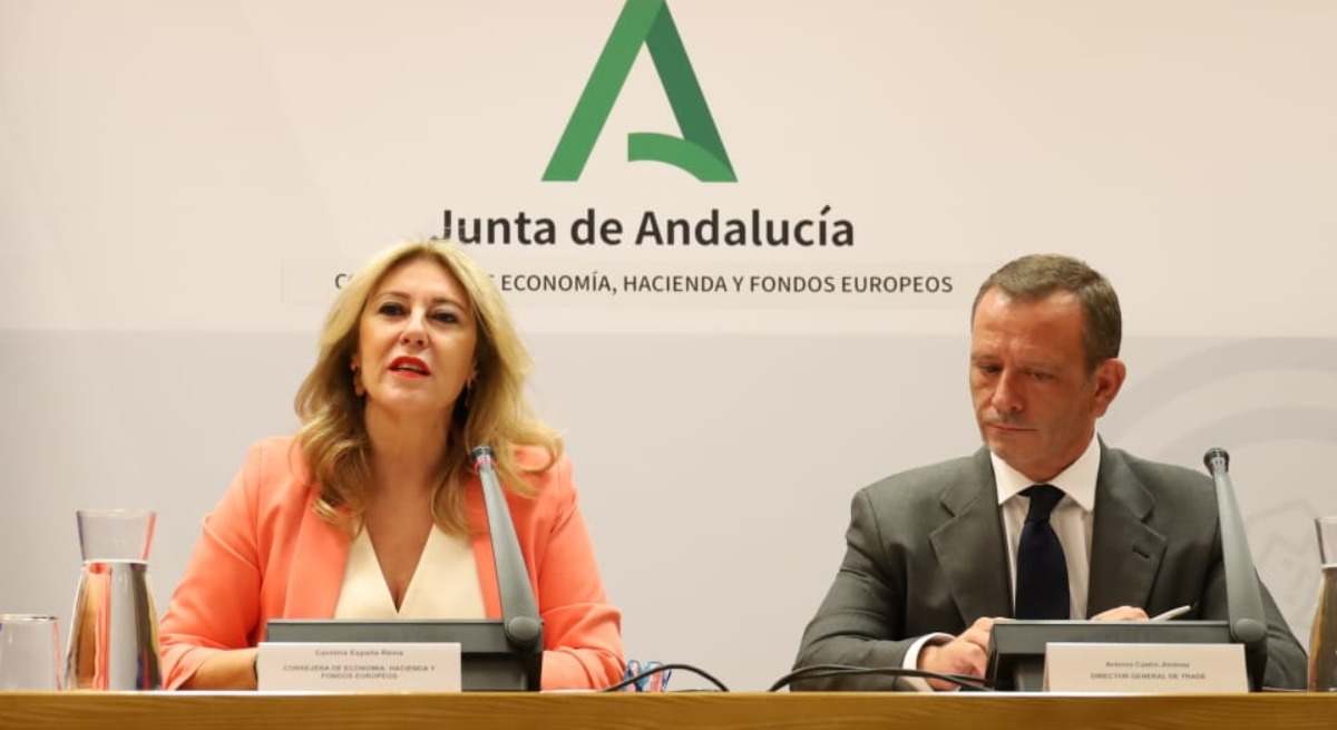La consejera Carolina España y Antonio Castro, CEO de Trade.