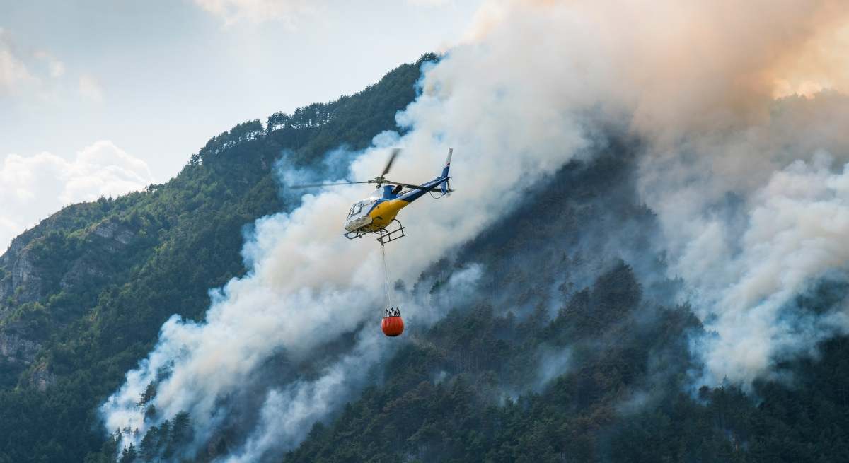 Lo que tienes que hacer si te pilla una descarga de agua durante un incendio.
