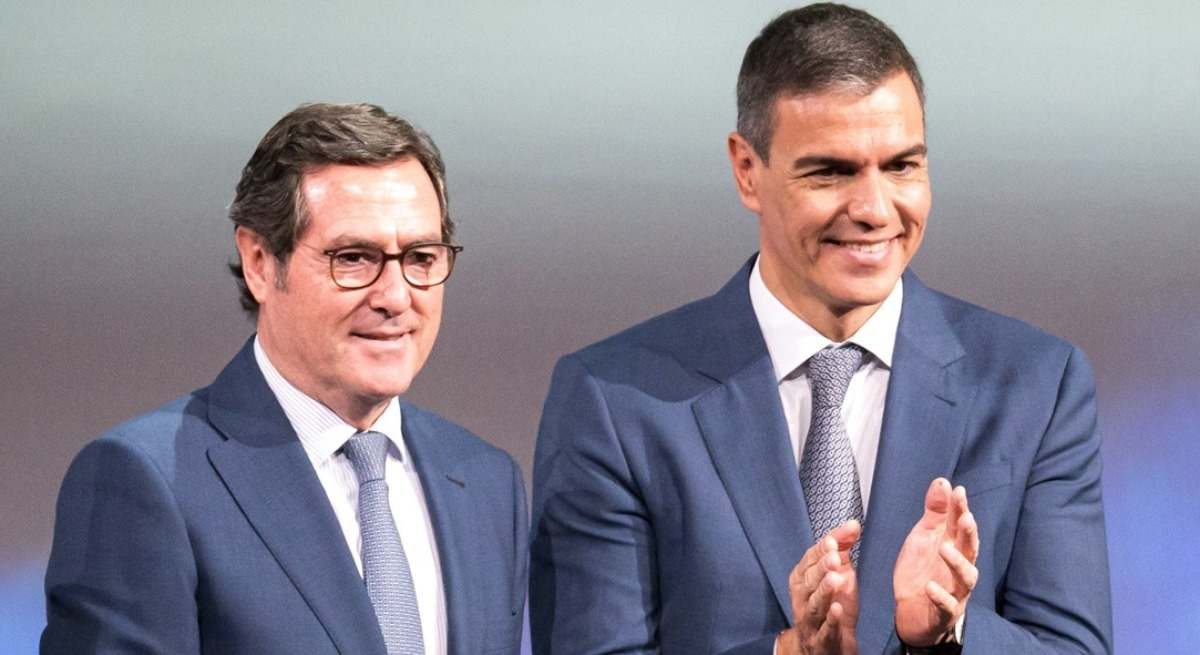 El presidente de la CEOE, Antonio Garamendi, junto al presidente del Gobierno, Pedro Sánchez. Europa Press.
