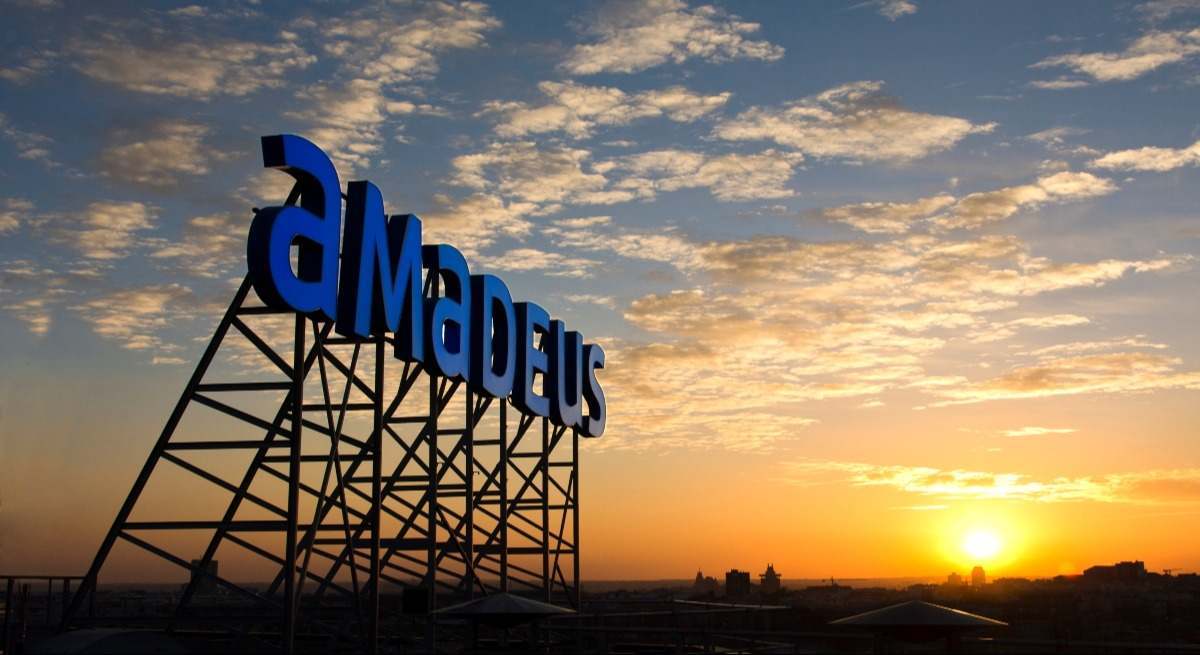 Imagen de un cartel corporativo de Amadeus.